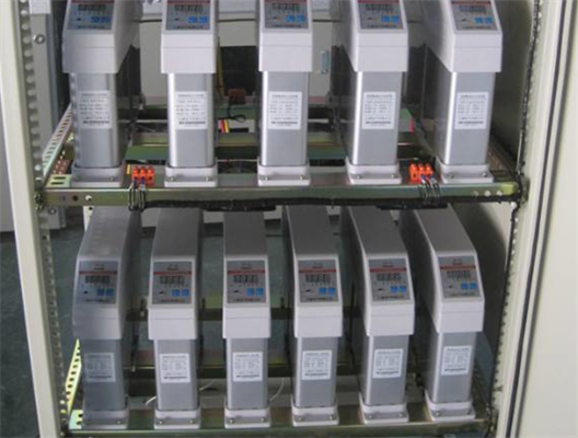 低壓開關(guān)柜內(nèi)電容器安全運(yùn)行的電流、電壓和溫度有什么要求